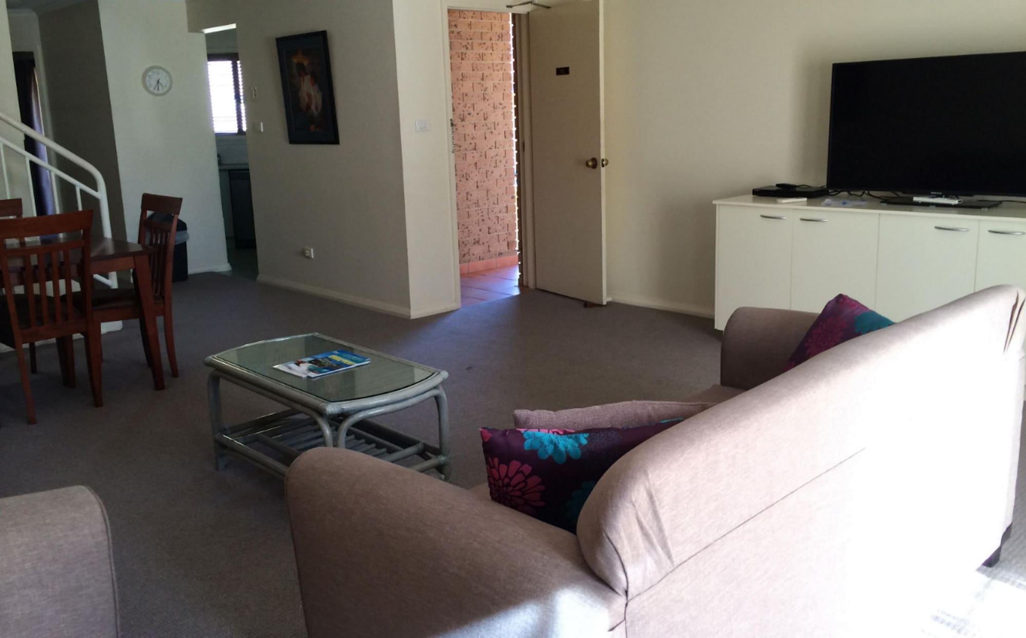 Peninsula And Serviced Motel 4*